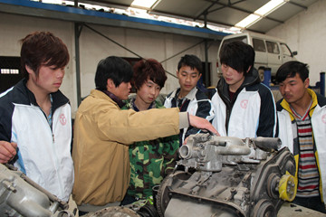 【西安汽车维修学校】西安市工业技工学校汽车维修与检测专业
