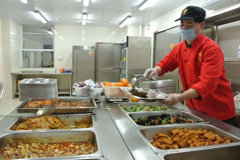 西安市工业技工学校学生食堂图片