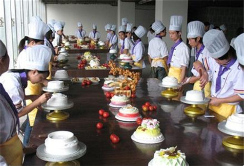 西安蛋糕培訓學校：零基礎烘焙學習需要多長時間？