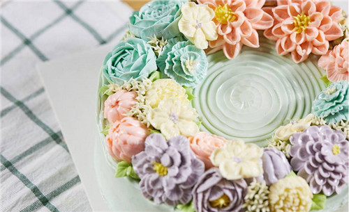 西安蛋糕培訓學校告訴您裱花師就是蛋糕的化妝師