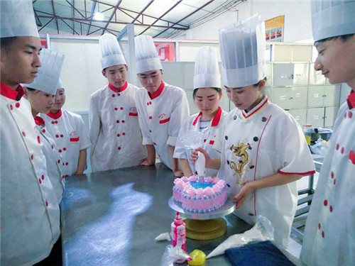 西安蛋糕培训学校毕业之后好就业吗？
