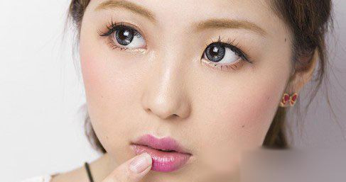 西安新娘嫁日化妆培训学校提示您:夏日裸妆你准备好了吗?