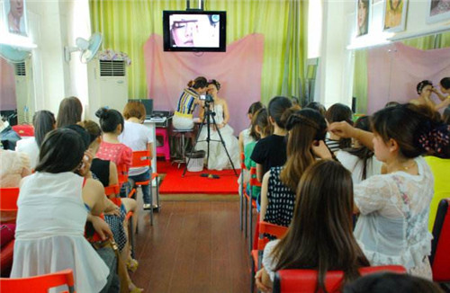 西安化妆培训班教您学化妆需要注意什么事项