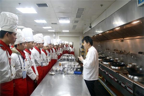 为什么很多人选择去西安桃李烹饪学院学习