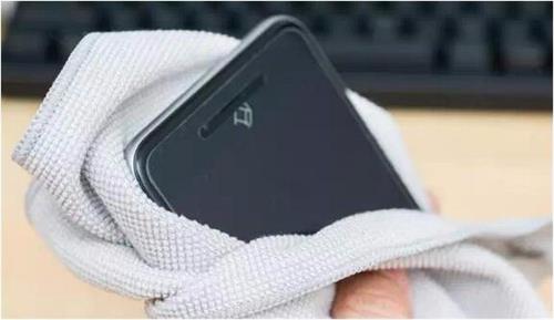 西安中天手机维修学校:手机掉进水里该怎么办?