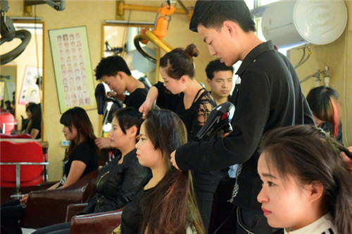 女孩适合学美发吗，西安美发学校告诉你