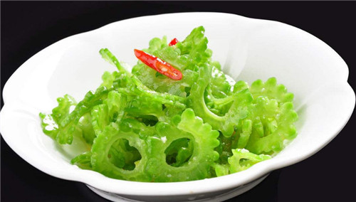 西安桃李烹饪专修学院:夏天凉拌苦瓜咱们一起了解一下 西安桃李烹饪专修学院:夏天凉拌苦瓜咱们一起了解一下