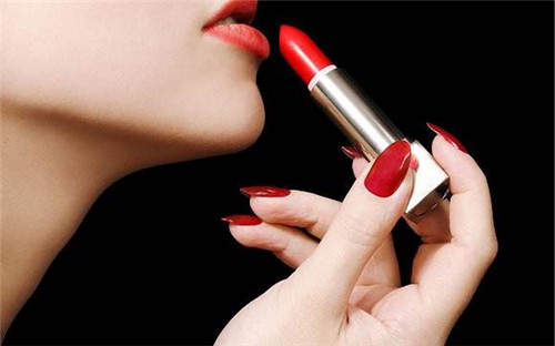 西安化妆学校教你口红如何不脱妆