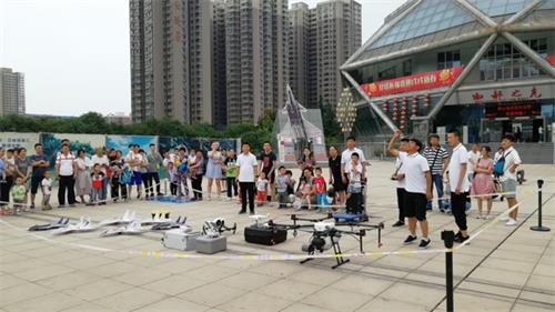 西安无人机培训学校无人机操控技术专业学生进行航模汇报表演