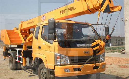 【西安职业学校】西安现代吊车培训学校吊车驾驶班