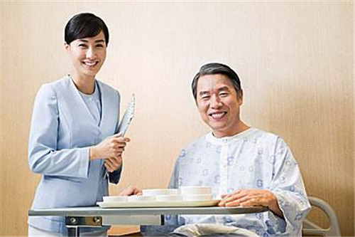 老年人如何降血压?西安护理学校来帮你!