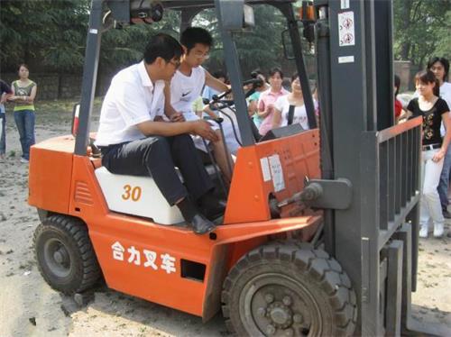 【西安叉车学校】西安叉车培训班