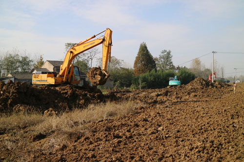 免费招收挖掘机学徒好还是去兰州培训学校好