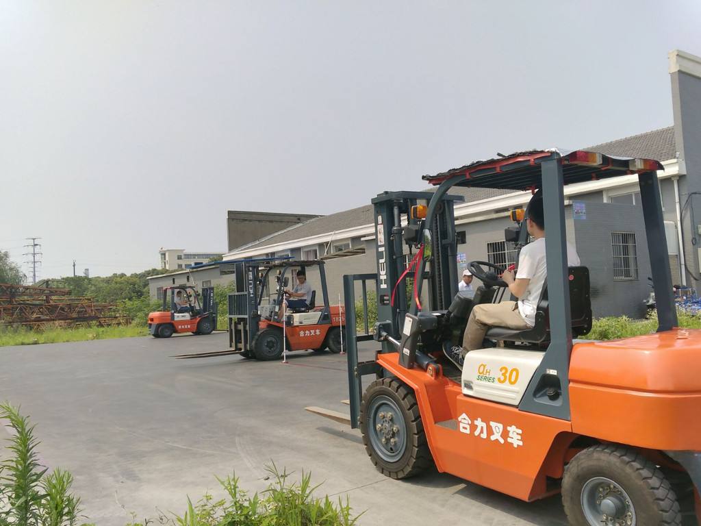 西安报个叉车培训班多少钱?