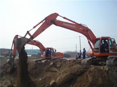 成都挖掘机培训收费是多少?