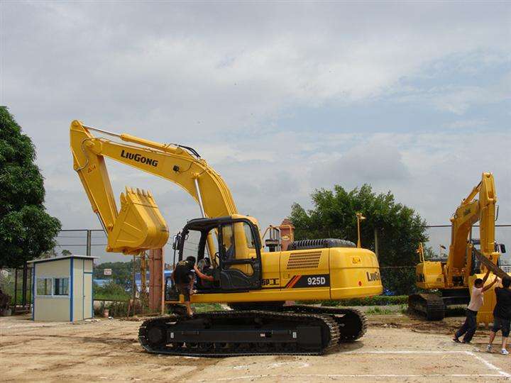 西安挖掘机培训学校怎么样？能保证就业吗？