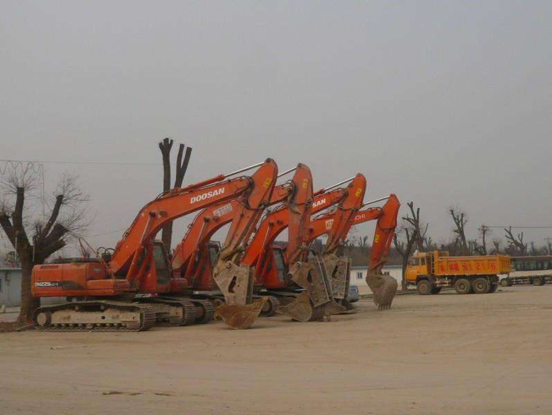 【西安挖掘机学校】陕西哪里有学挖掘机的培训学校