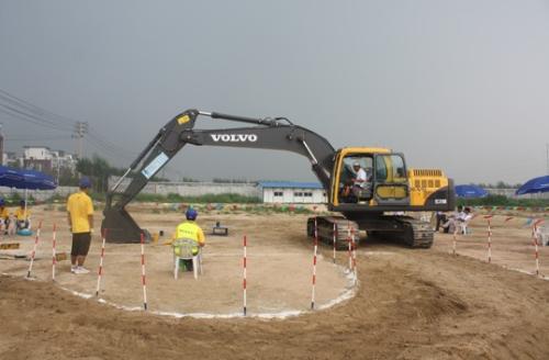 西安哪里有挖掘机培训校西安哪里教开挖机