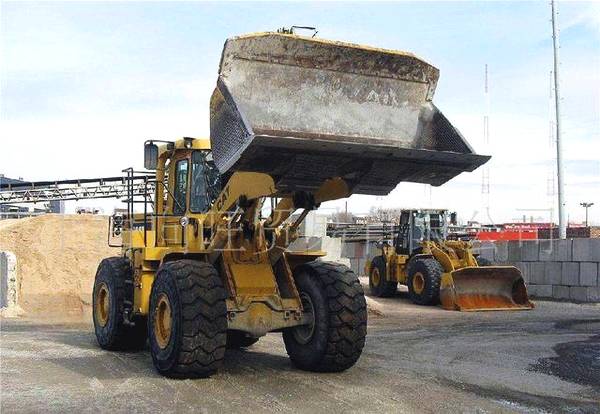 【成都装载机学校】成都哪里能学装载机，具体学费价格多少