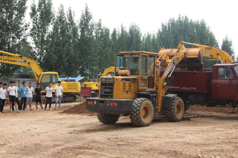 兰州装载机培训哪个学校靠谱,该怎么选?