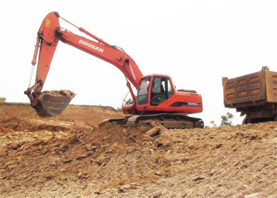 【兰州挖掘机学校】兰州挖掘机培训学费哪里便宜，费用是多少