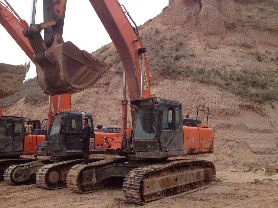 【兰州挖掘机学校】兰州最好的的挖掘机培训学校