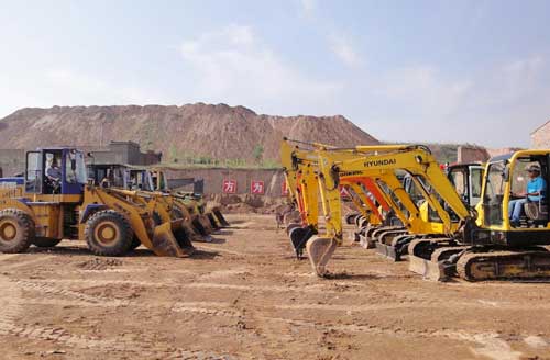 【渭南挖掘机学校】渭南挖掘机装载机培训综合班