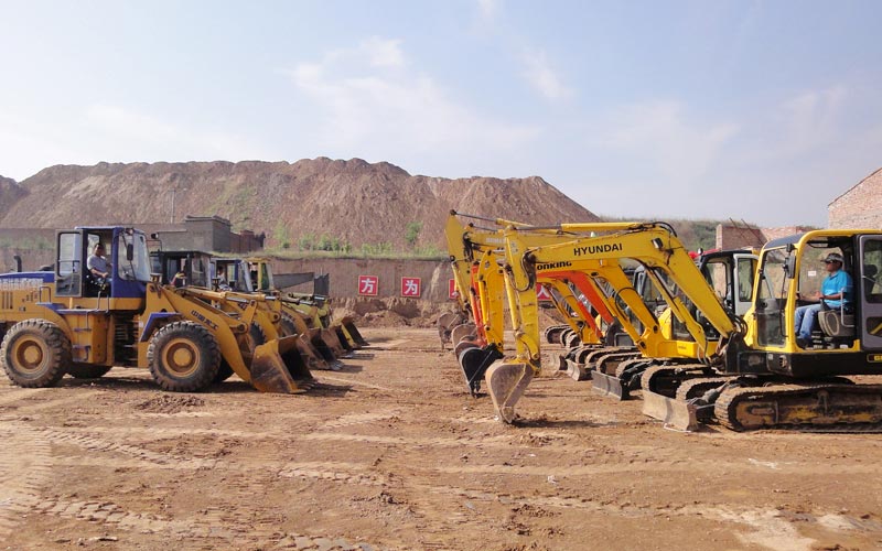 渭南学开挖掘机的学费是多少