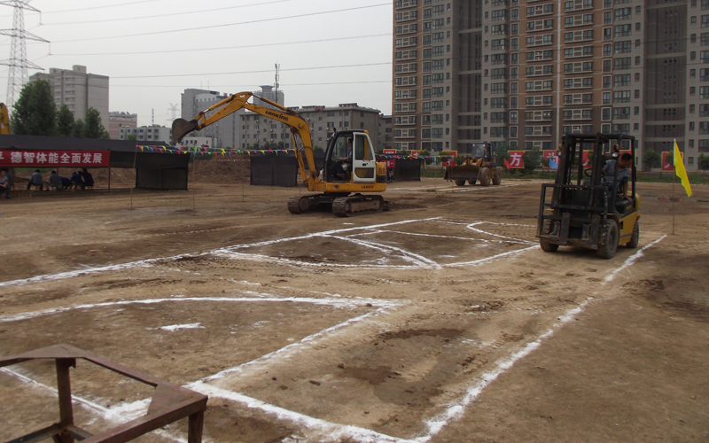 【渭南挖掘机学校】渭南学挖掘机要多少钱