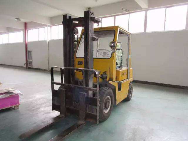 【西安叉车学校】西安叉车驾驶证多少钱  西安哪里可以考驾驶叉车证