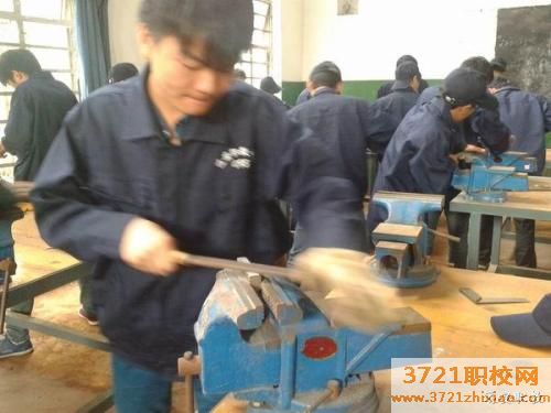 【太原技校】山西国防军星技工学校装配专业(钳工)