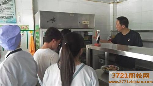 宁夏水电技师学院食堂条件