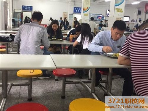 甘肃省广播电视学校食堂条件