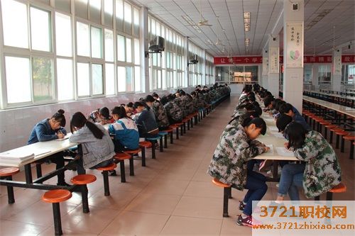 山东华德职业中等专业学校食堂情况