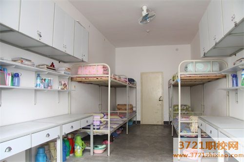 河南省理工学校宿舍条件