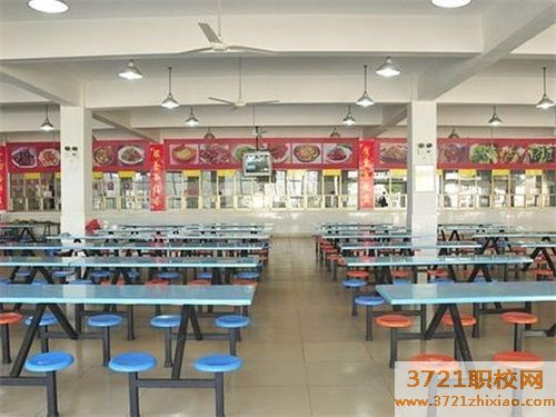 郑州交通技师学院食堂环境