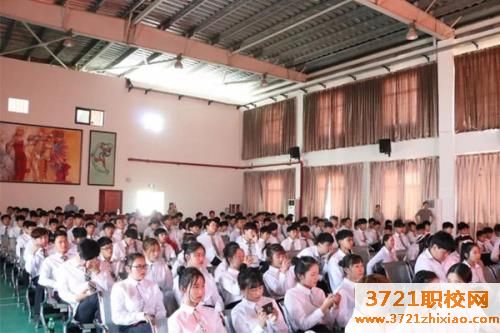 河南省工业和信息化高级技工学校招生办电话多少