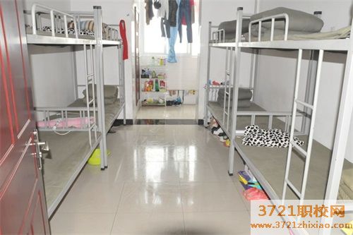 【渭南中专学校】渭南西北新世纪职业中等学校的宿舍条件和食堂情况
