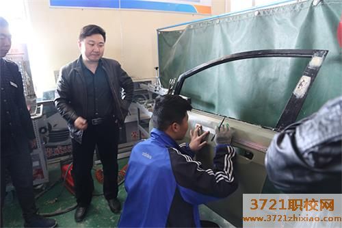 【运城美容学校】运城龙翔高级技校汽车运用与维修专业(钣金与涂装、装饰与美容、电器维修)