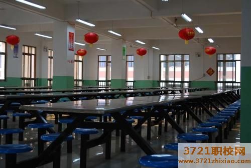 青岛建国职业学校食堂情况