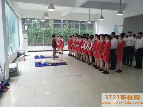 西安高铁乘务学校招生分数线及要求