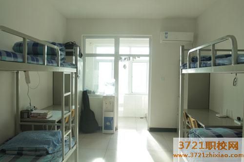 【石家庄中专学校】石家庄通达铁路职业中专学校的宿舍条件和食堂情况