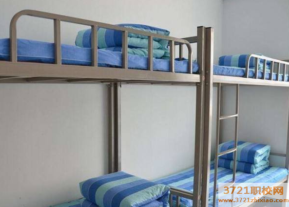 【运城技校】运城龙翔高级技工学校的宿舍条件和食堂情况好吗