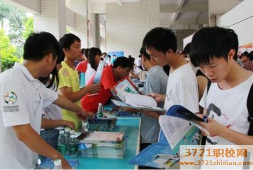 【郑州铁路学校】郑州铁路学校分数线