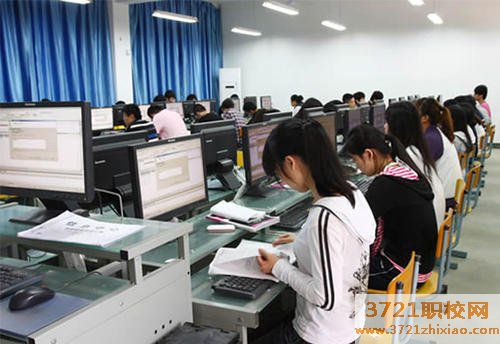 青岛技术学校学费多少