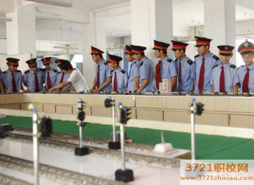 【兰州高铁学校】兰州高铁乘务学校招生女生身高体重,视力有什么要求