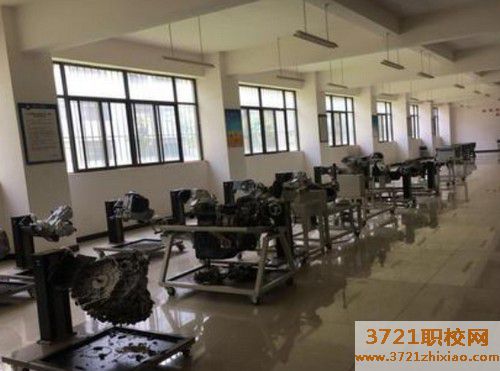 【济南汽车美容学校】济南哪里学汽车美容装潢好