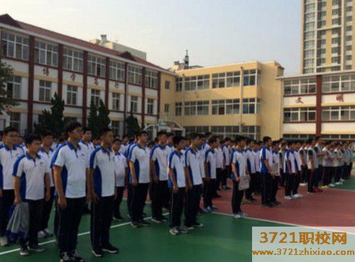 【青岛汽车美容学校】青岛哪里学汽车美容装潢好