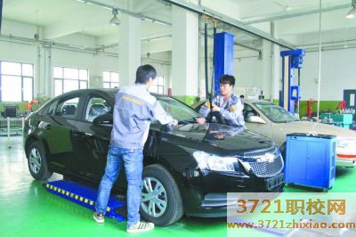 【郑州汽车维修学校】郑州哪里学汽车维修好