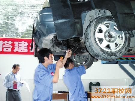 【郑州汽修学校】郑州哪里有可以学汽修的地方